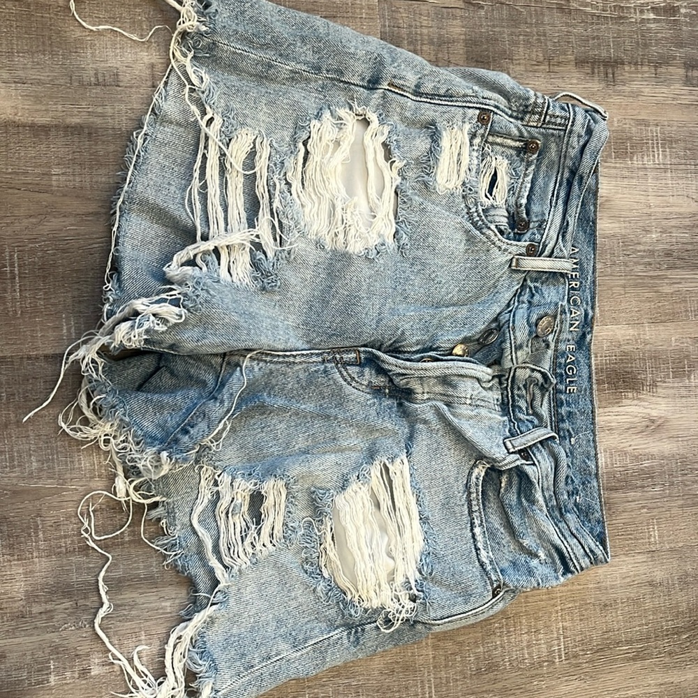 No longer fit. Size 4. American Eagle